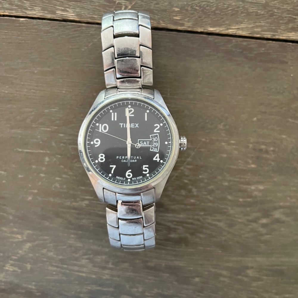 Like NEW Timex Men's Wristwatch